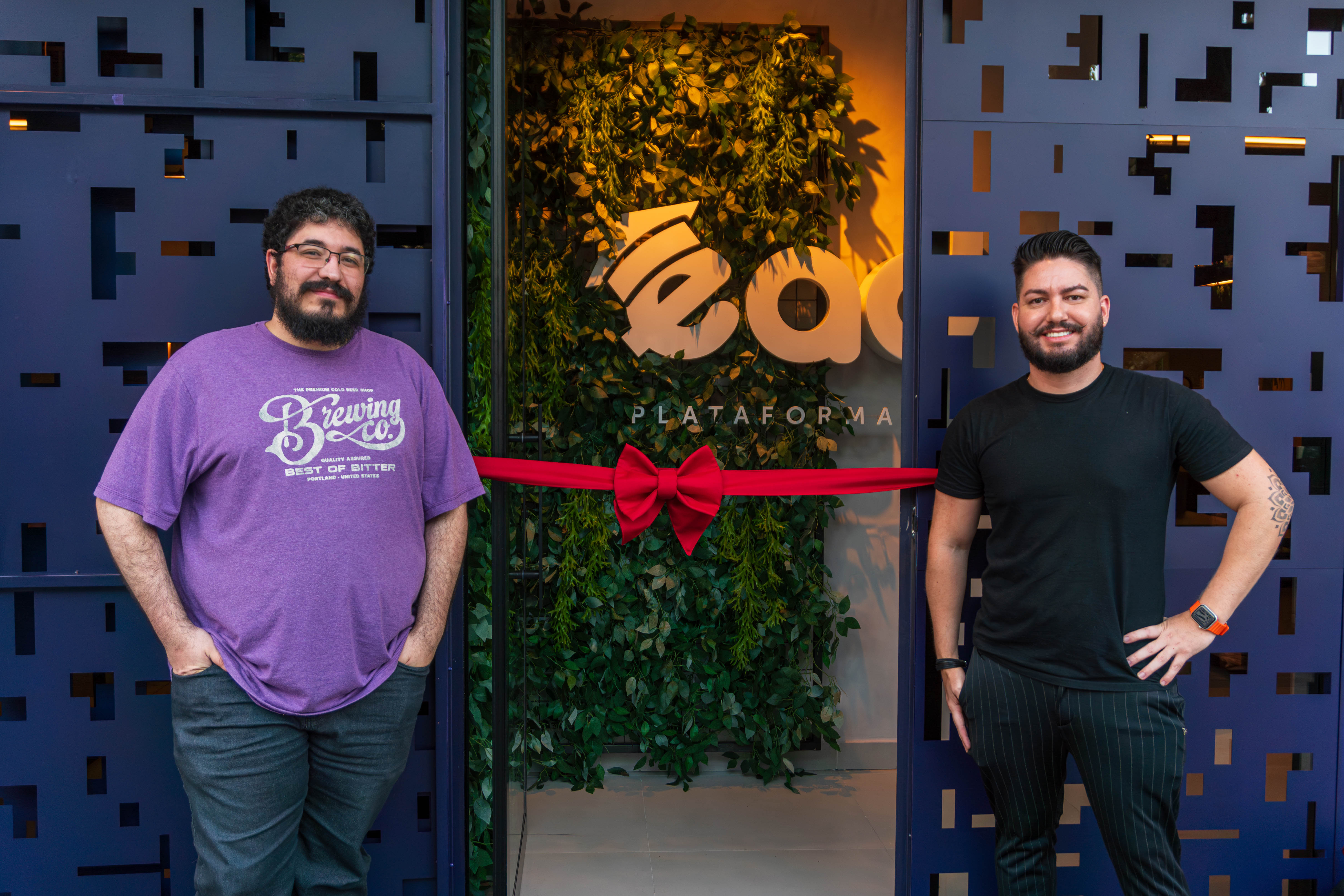 Fundadores da EAD Plataforma na nova sede